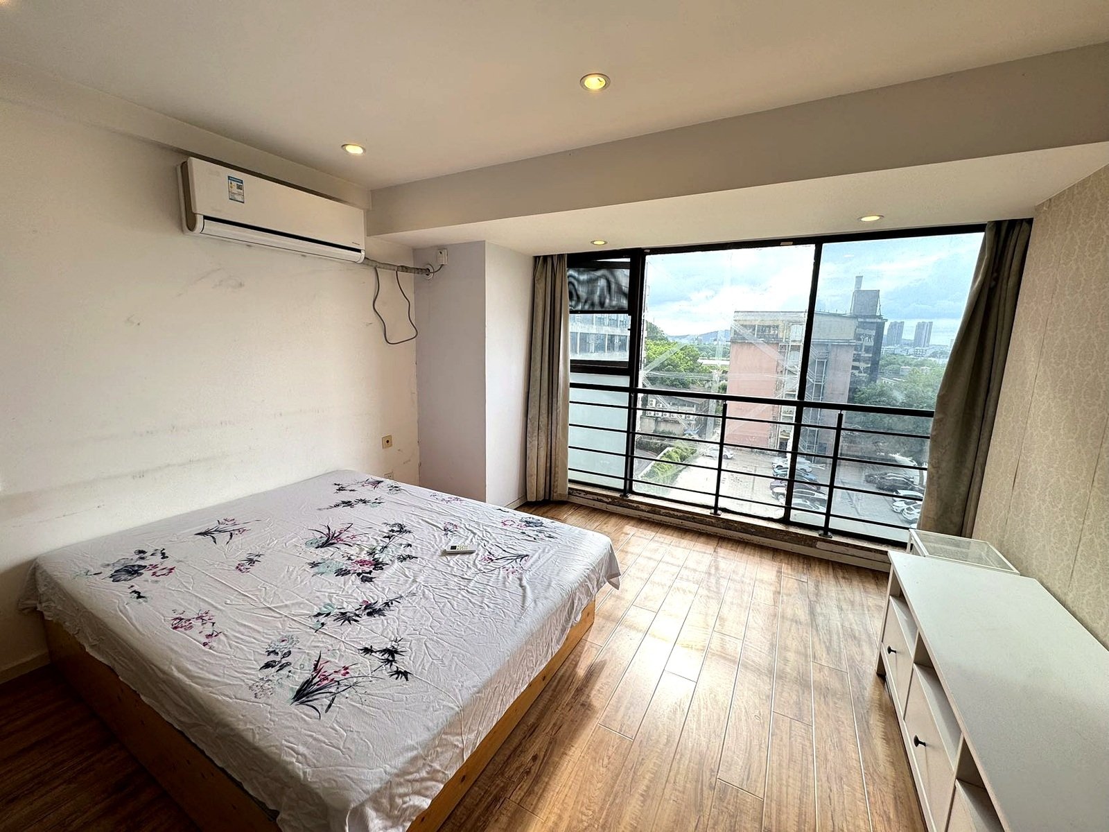 青成大厦 R334970694：卧床及采光